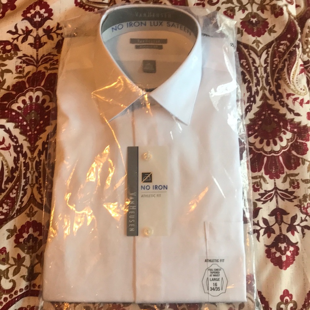 NWT Men’s VanHeusen Athletic Fit No Iron Button Up
